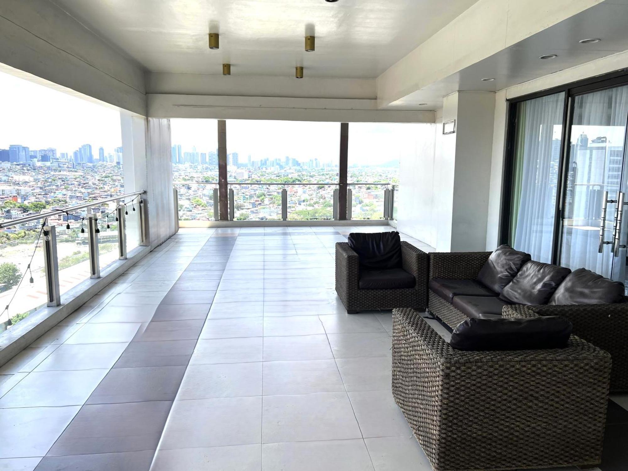 Stunning 2Br Apt, 65 Sq M Netflix At Rosewood Pointe Residences Near Bgc Manila Esterno foto