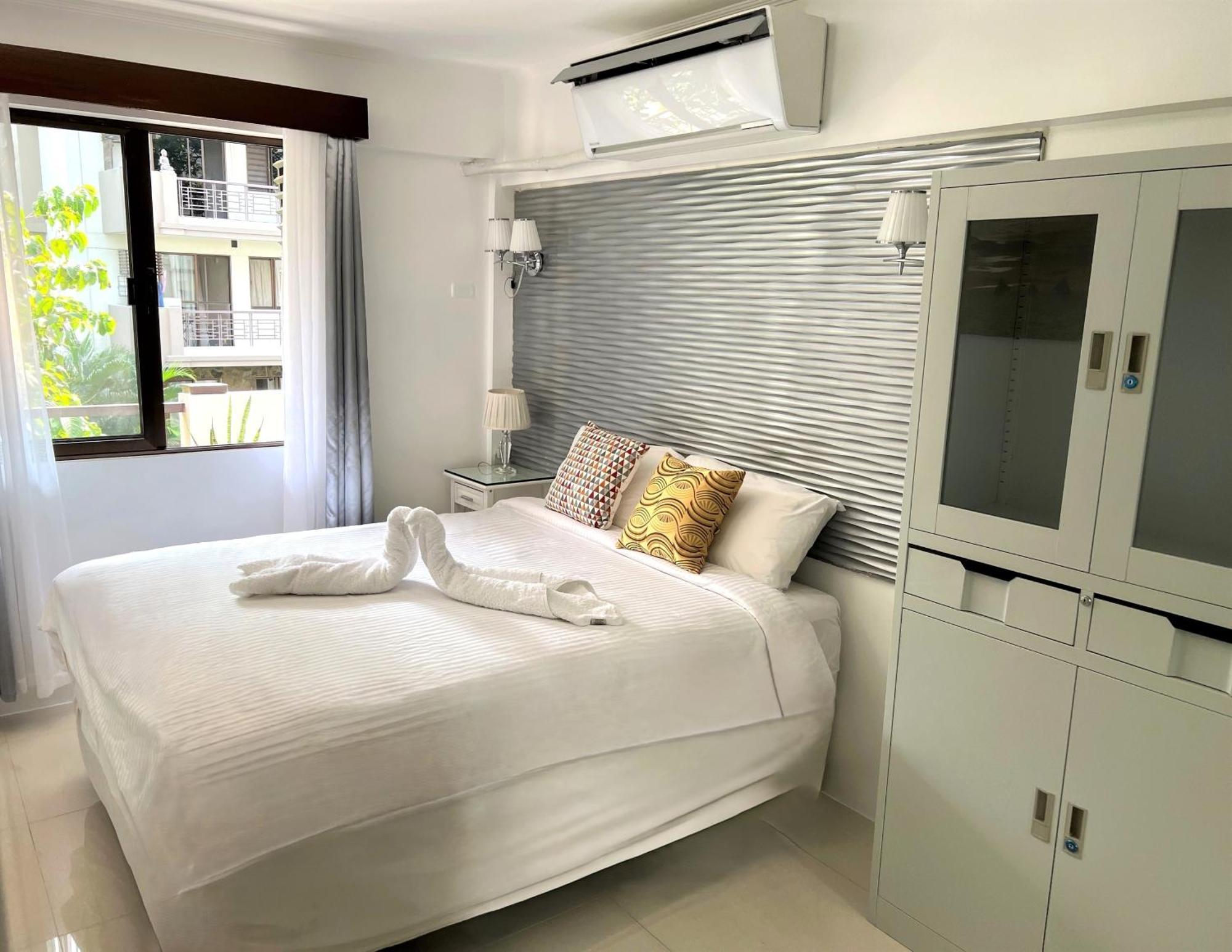 Stunning 2Br Apt, 65 Sq M Netflix At Rosewood Pointe Residences Near Bgc Manila Esterno foto